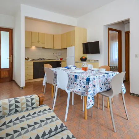 Apartment Locazione Turistica Rosanna-2 *
